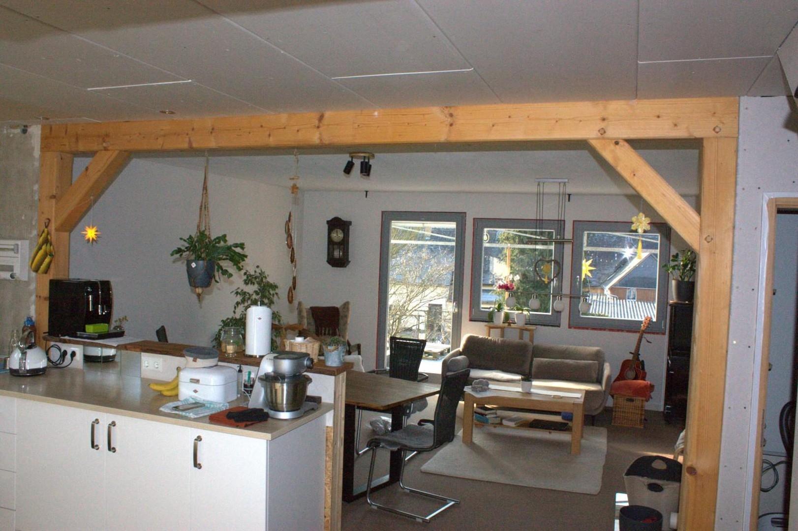 Wohnzimmer (Blick von Küche)