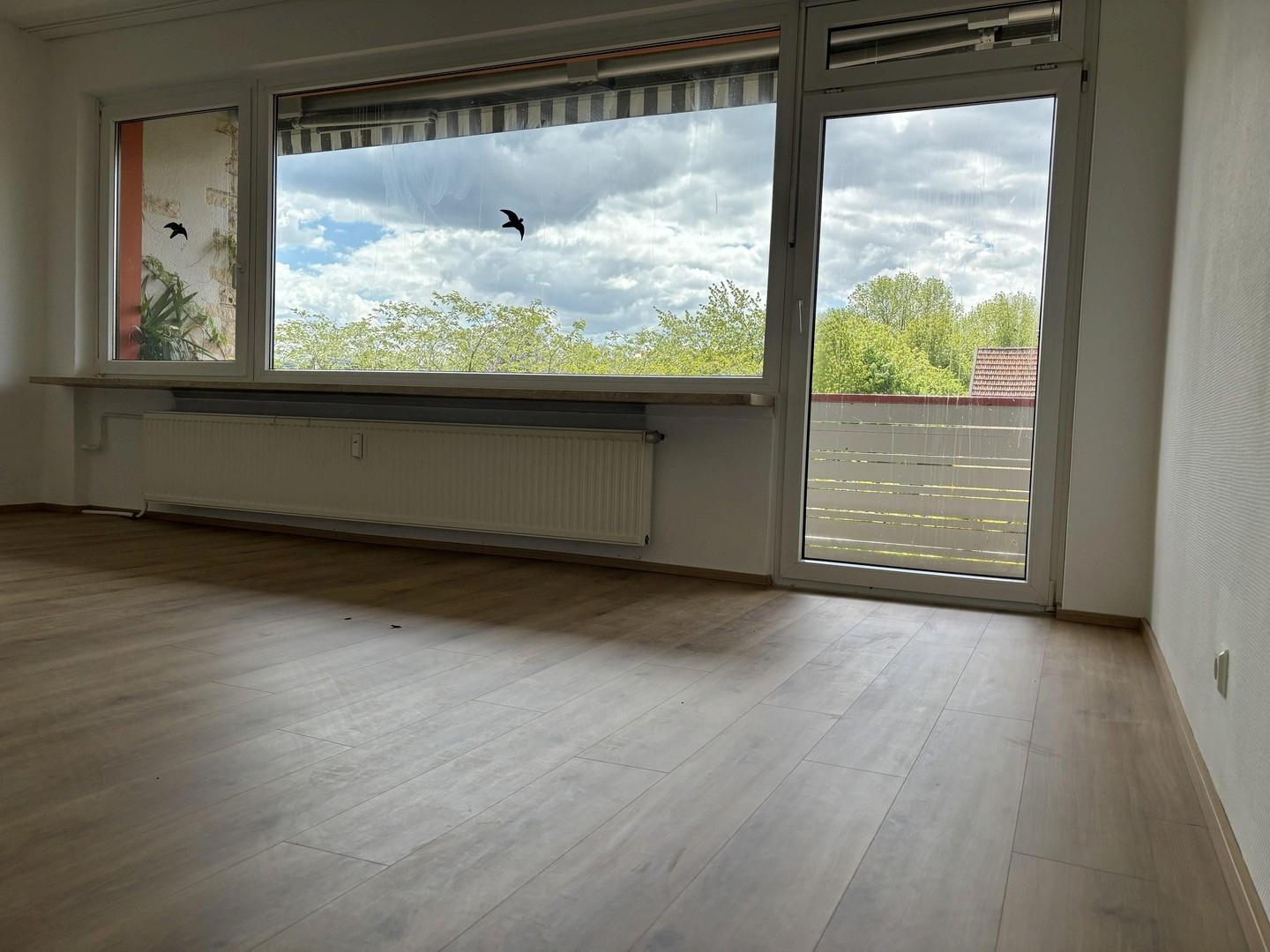 gräumiges Wohnzimmer