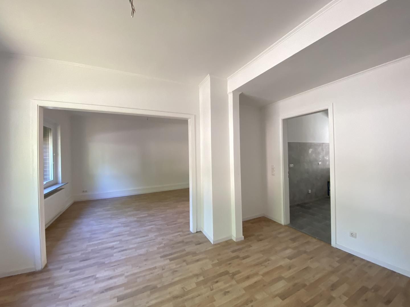 EG - Blick zum Wohnbereich rechts