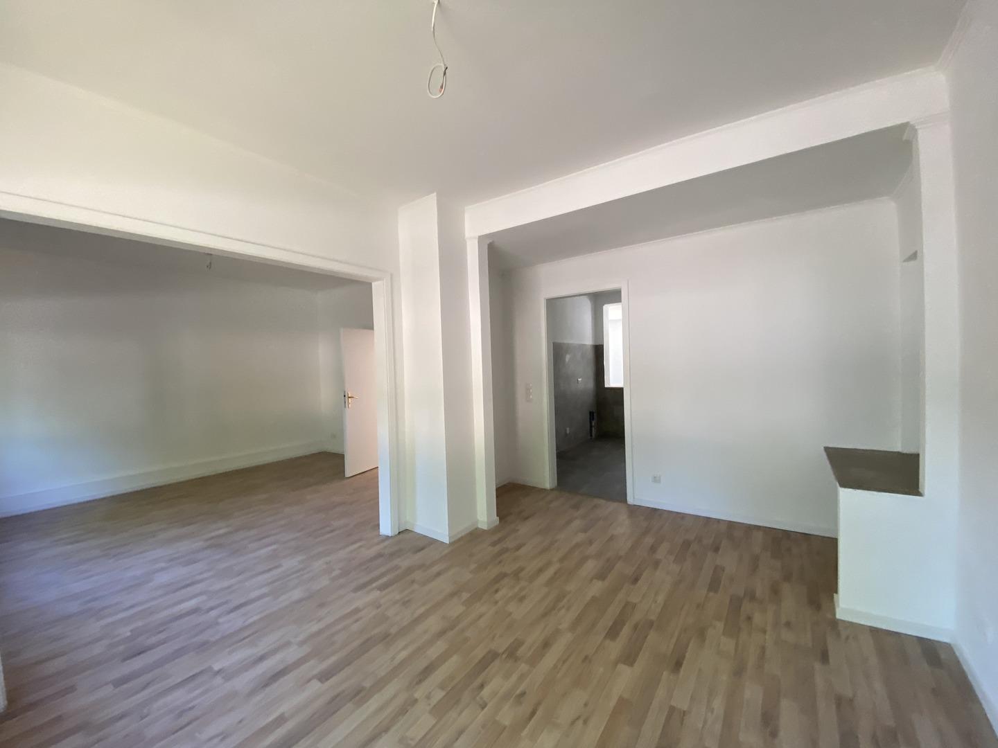 EG - Blick vom Wohnraum zur Küche