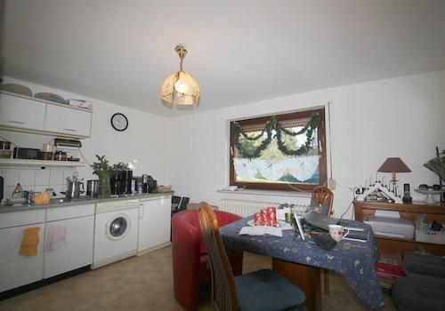 Große Küche mit Essbereich Souterrainwohnung