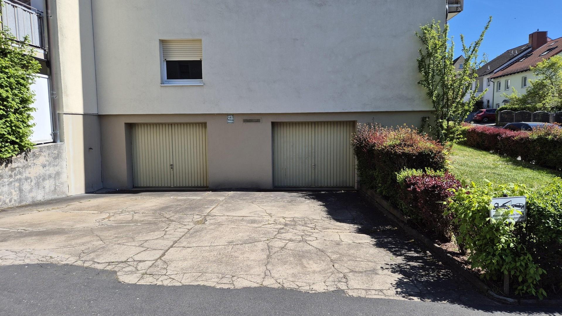Garage rechts Außenansicht