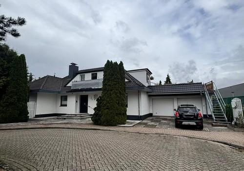 Außenansicht mit Zugang DG