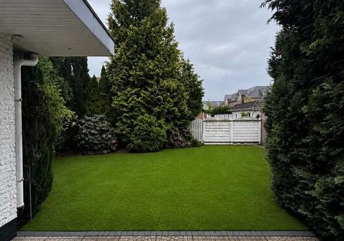 Garten Grünfläche mit KI