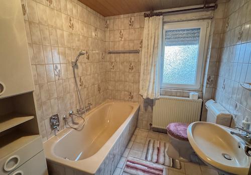 Wannenbad mit WC OG 