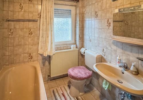 Wannenbad mit WC OG 