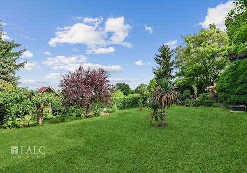 Weitläufiger Garten