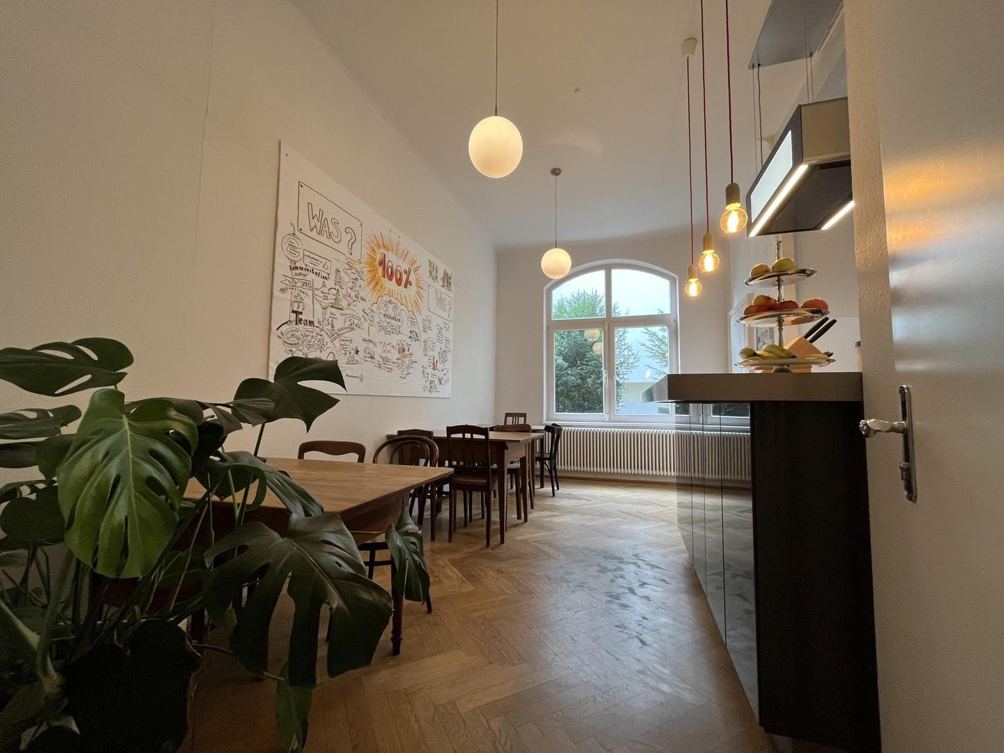 Gemeinschaftsküche mit Bar