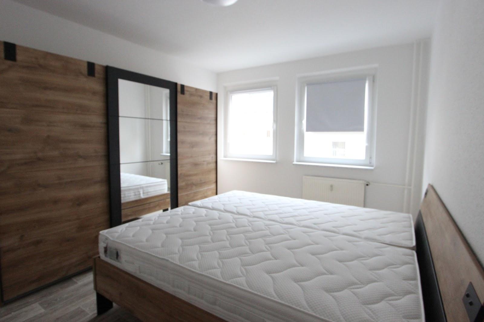 Schlafzimmer (2)