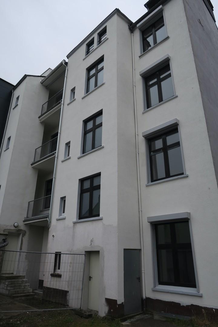 Aufzugzugang vom Garagenhof