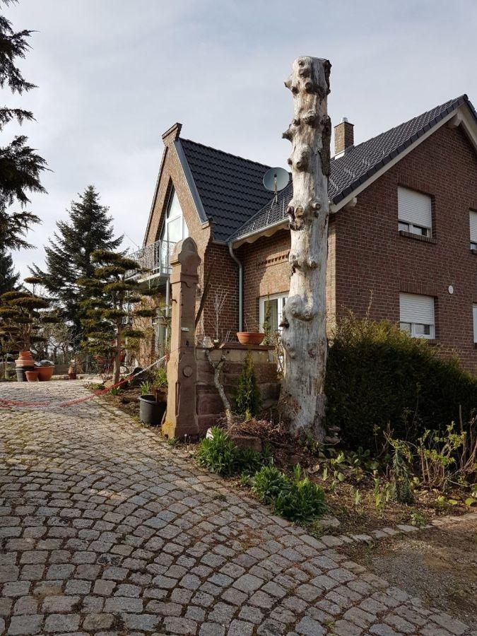 Haus Ostseite Parkplatz