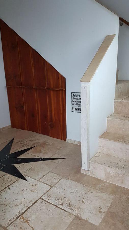 Hauszugang mit Einbauschränke