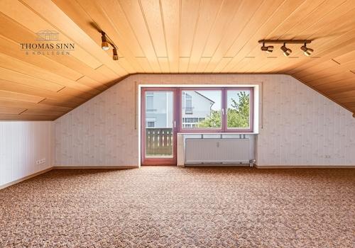 DG: großes Schlafzimmer oder Wohnzimmer