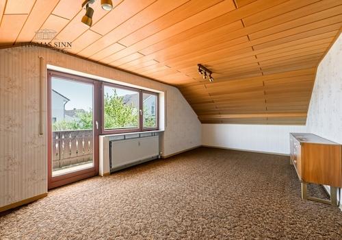 DG: großes Schlafzimmer oder Wohnzimmer