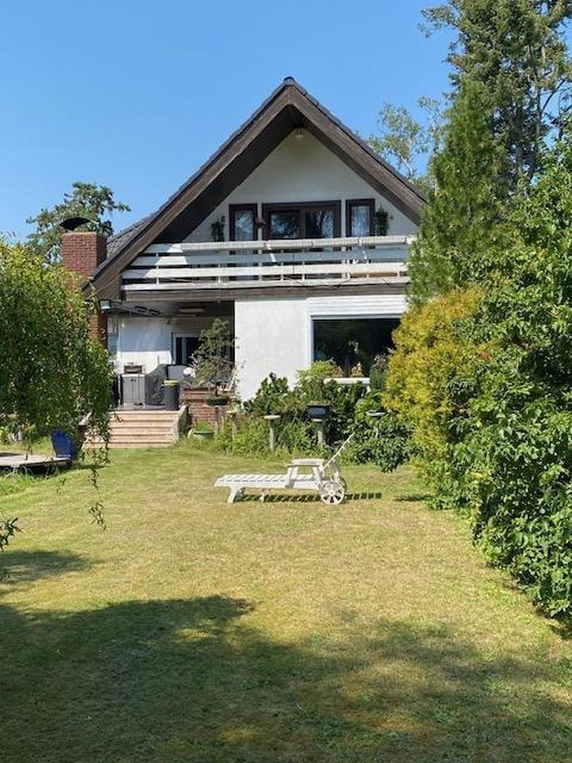 Blick von Garten auf Haus