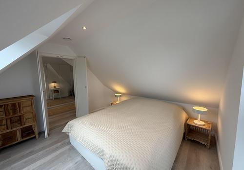 Schlafzimmer Doppelbett DG