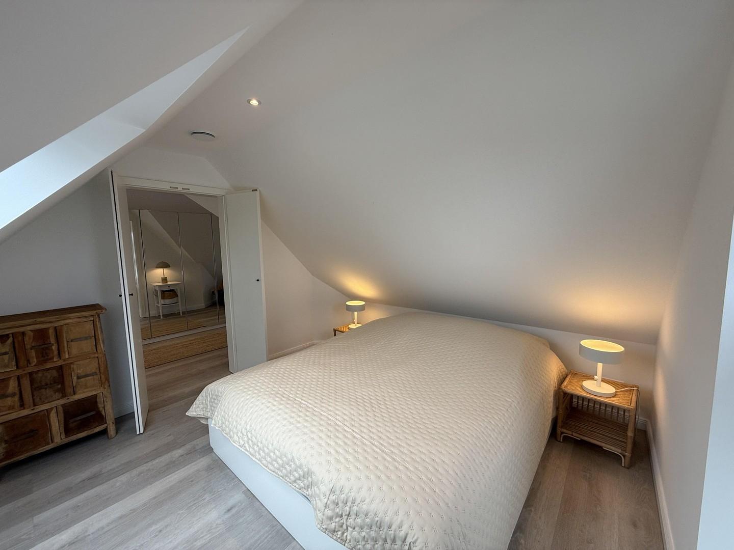 Schlafzimmer Doppelbett DG
