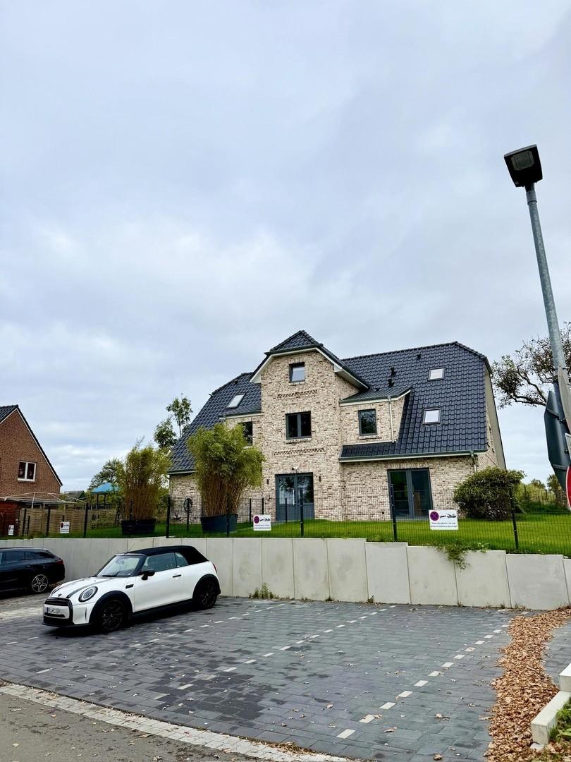 Außenbereich + Parkplatz 
