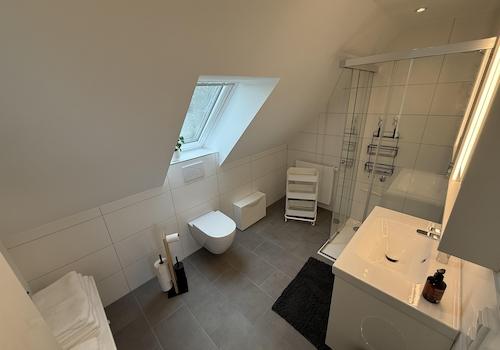 Duschbadezimmer DG