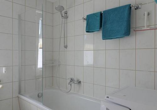 Wanne und Waschmaschine