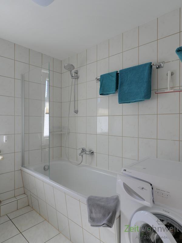 Wanne und Waschmaschine