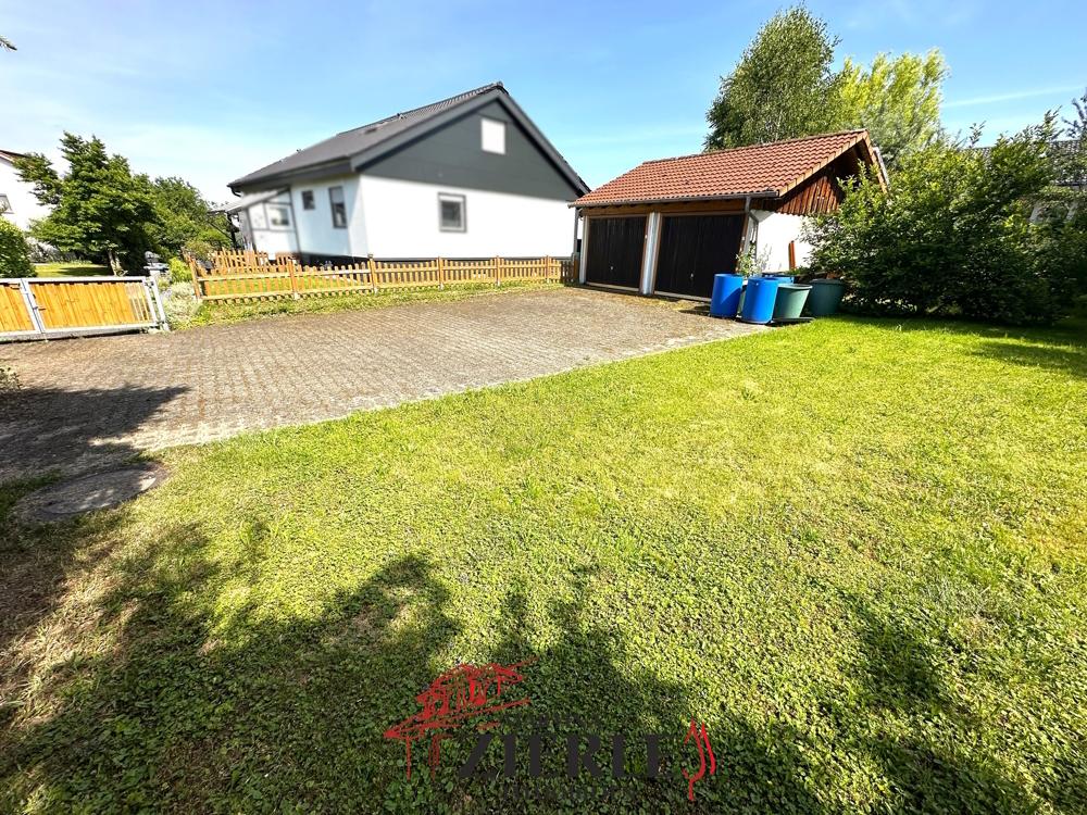 3_ Ansicht Grundstück mit Doppelgarage