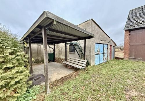 Carport und Garage
