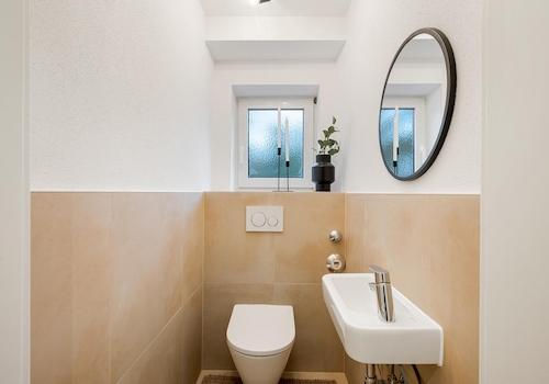 separates WC