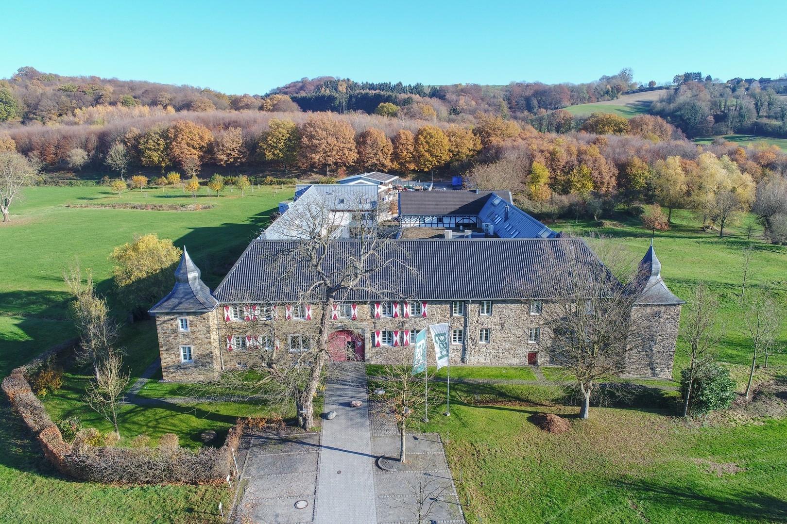 Gesamtansicht Burg Haus Sülz