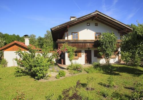 Haus Strassen-/Ostseite