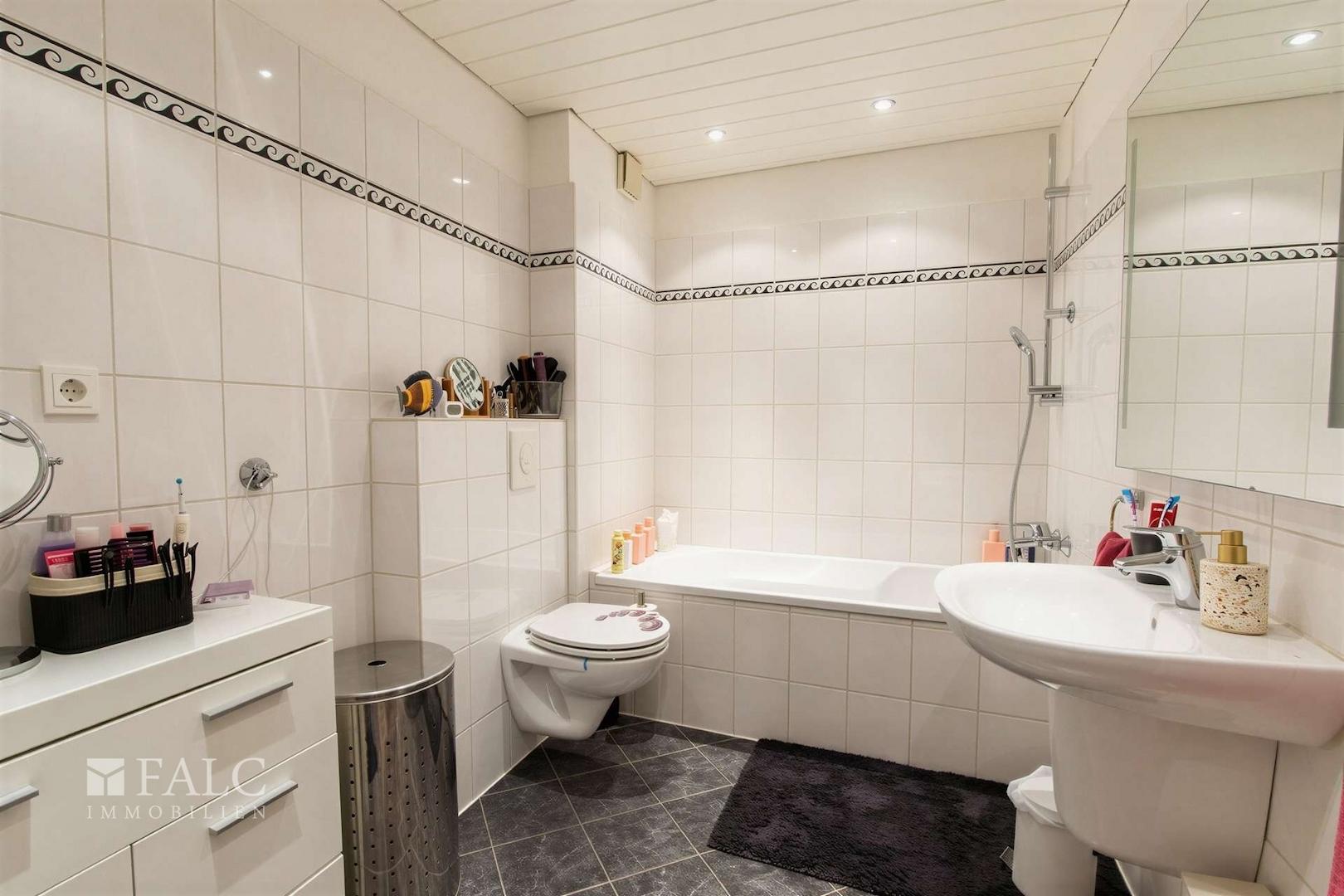 1. OG mitte Bad