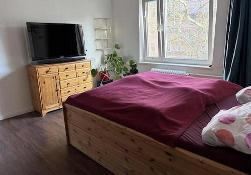 Schlafzimmer 1