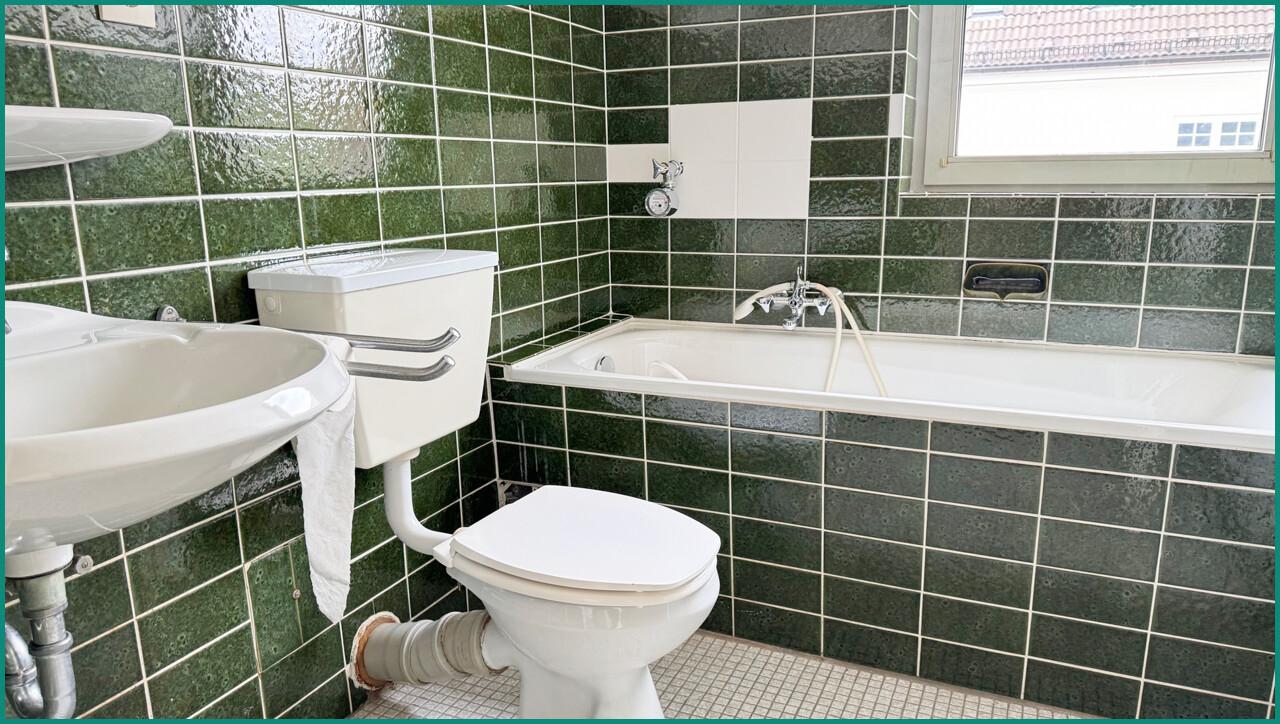 Badezimmer mit dem Charme der 1970er Jahre