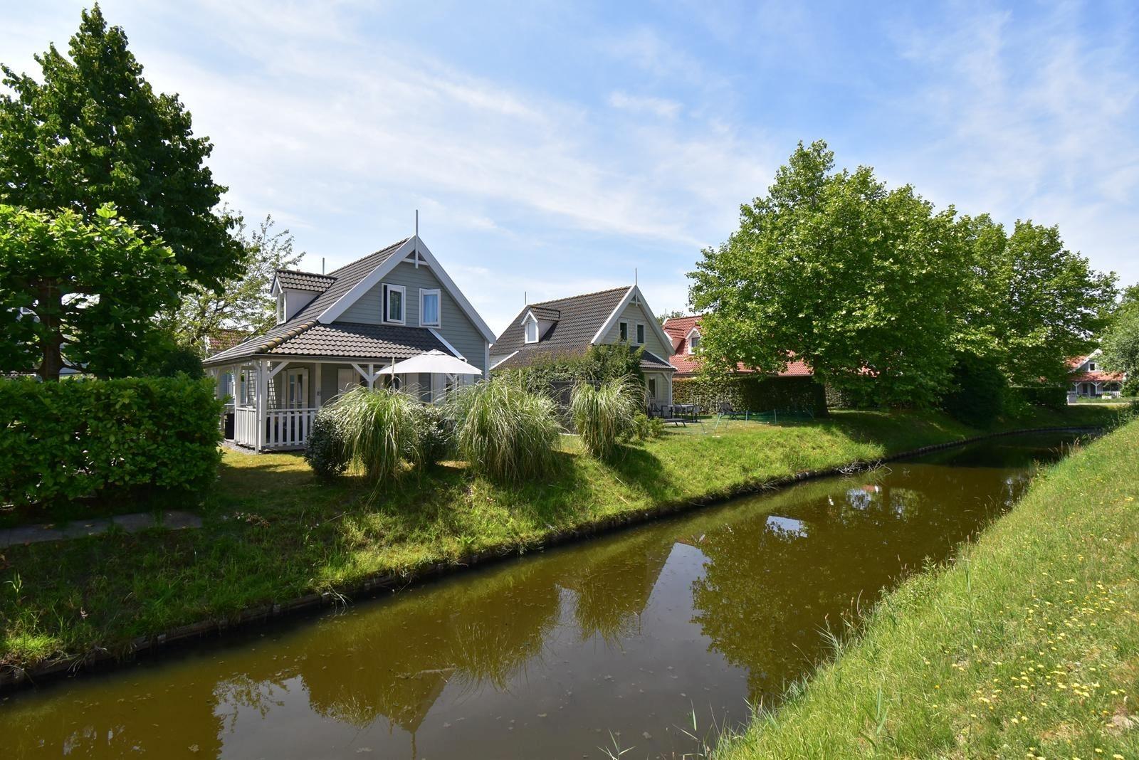 Exklusives-Ferienhaus-am-Grevelinger-Meer-Summio-Park-Aquadelta-Bruinisse005