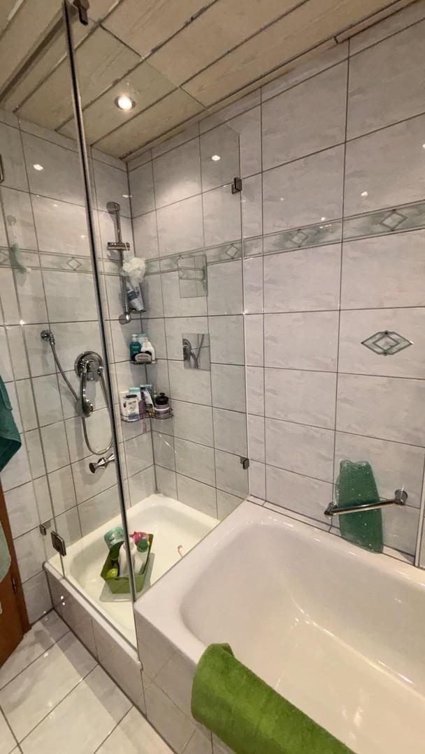 Dusche + Badewanne