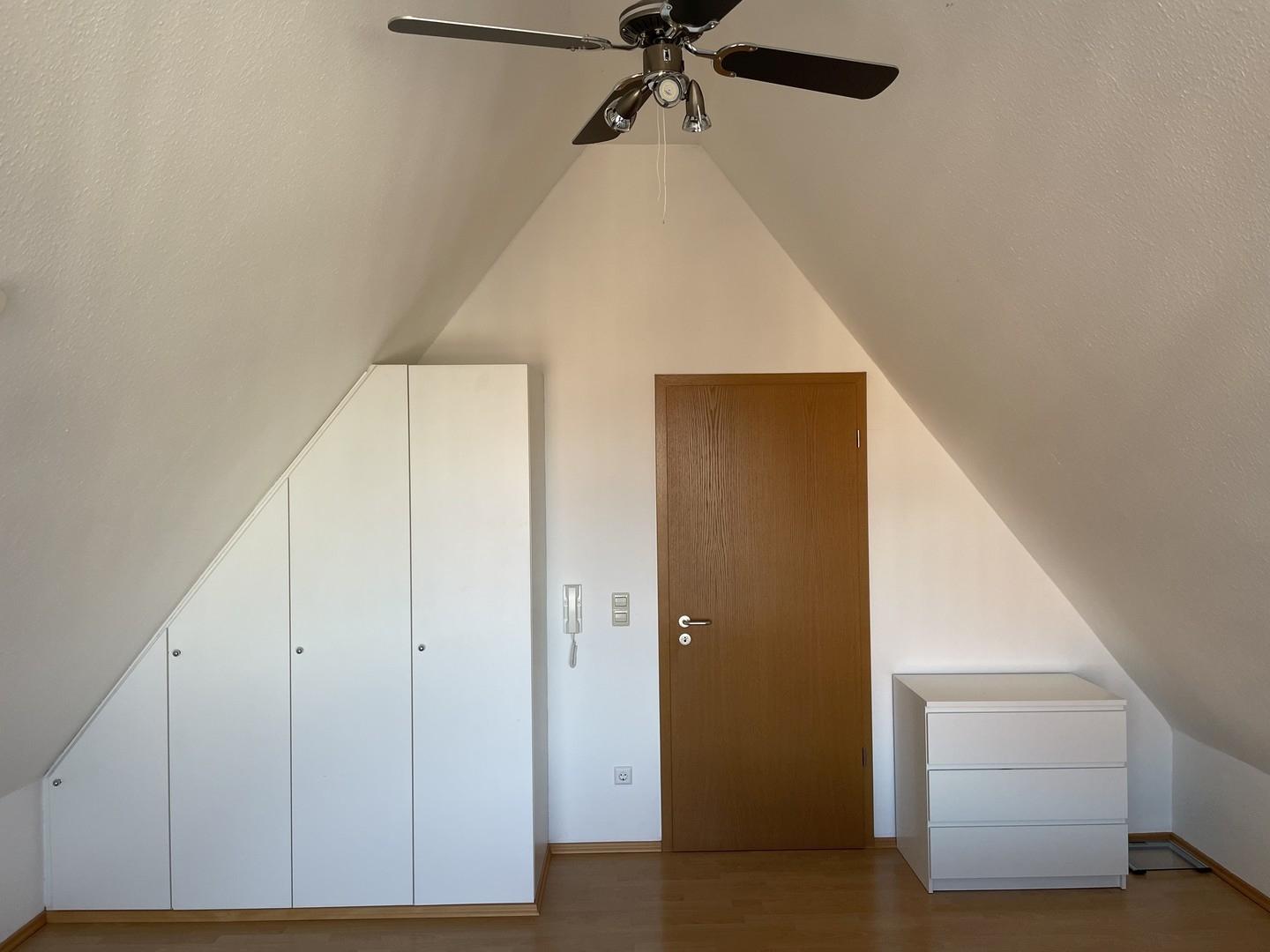 Schlafzimmer DG