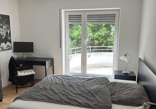 Schlafzimmer mit Balkon