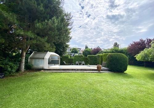 Garten mit Pool