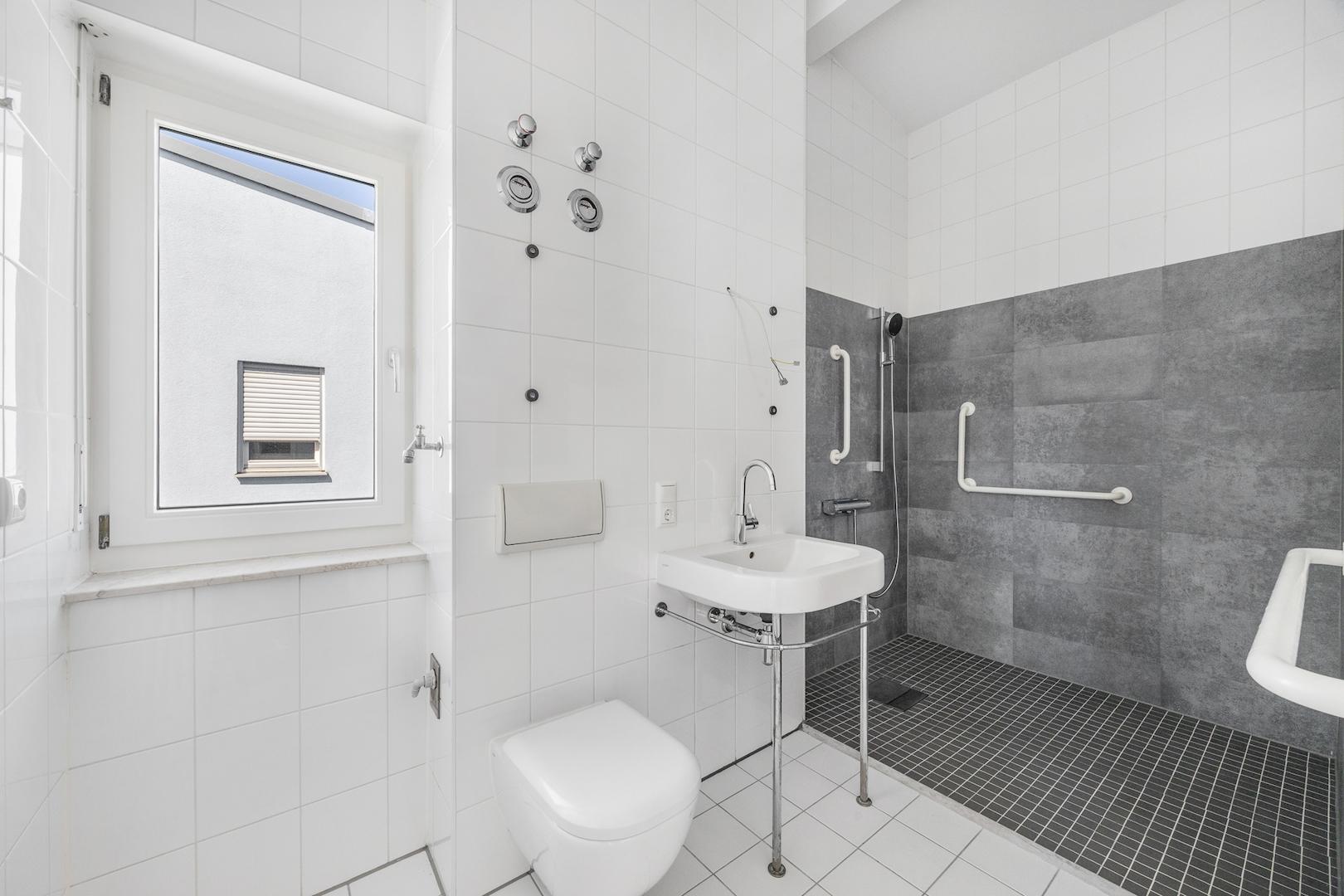 Bad mit Dusche