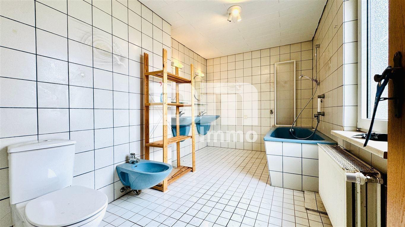 Haus 2 OG Bad / Wanne / Bidet