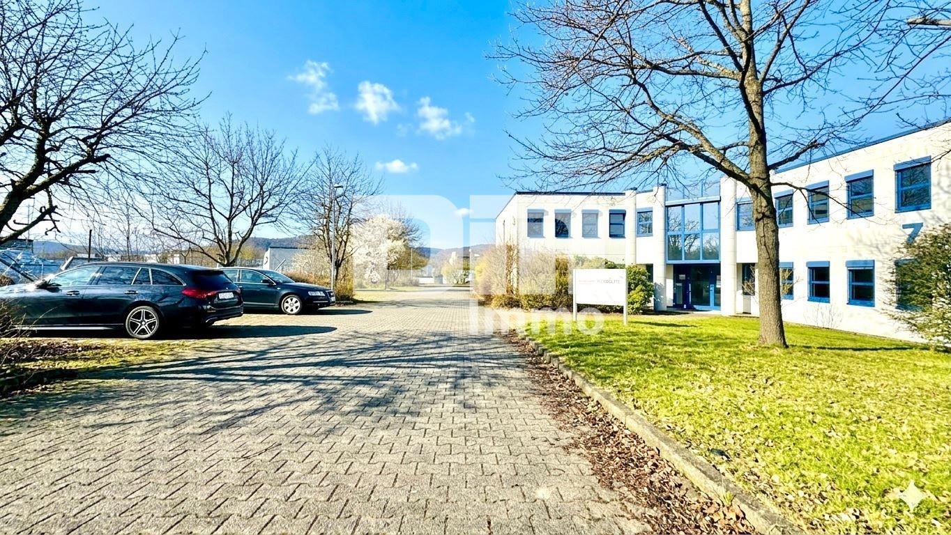Zufahrt Parkflächen / Bürogebäude