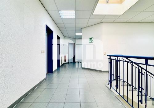 OG Flur / Diele / Treppenaufgang Büro