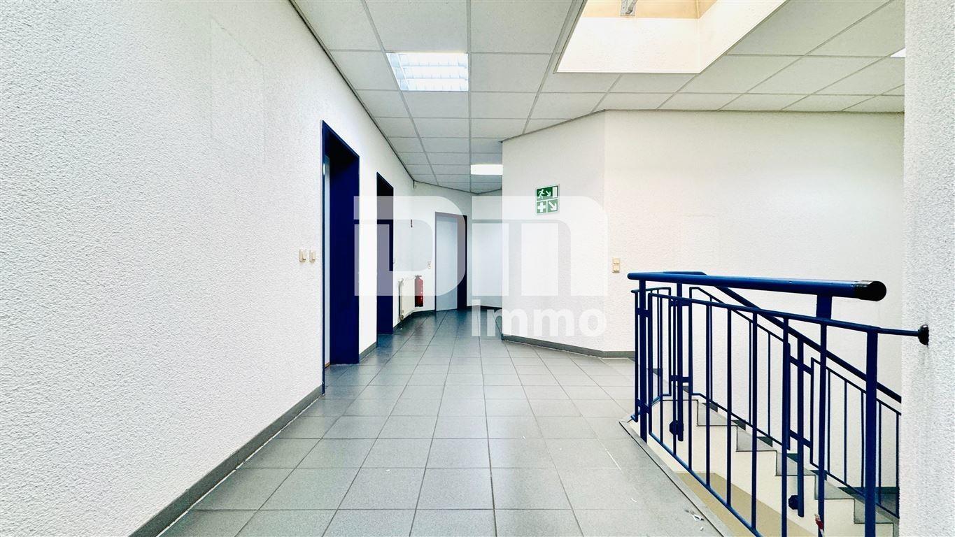 OG Flur / Diele / Treppenaufgang Büro