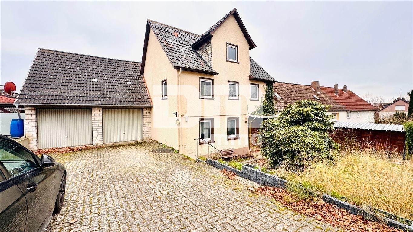Große Zufahrt / Frontansicht / Zufahrt Garage