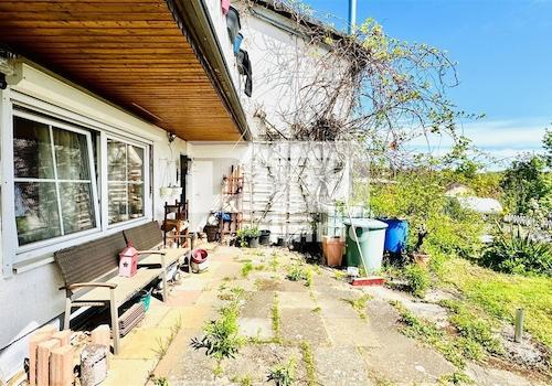 Souterrain / Haupteingang überdacht / Terrasse
