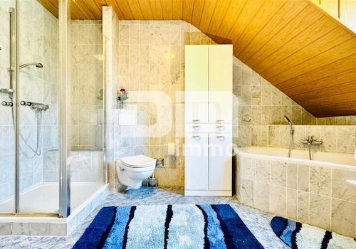 DG Badezimmer / Wanne / Dusche