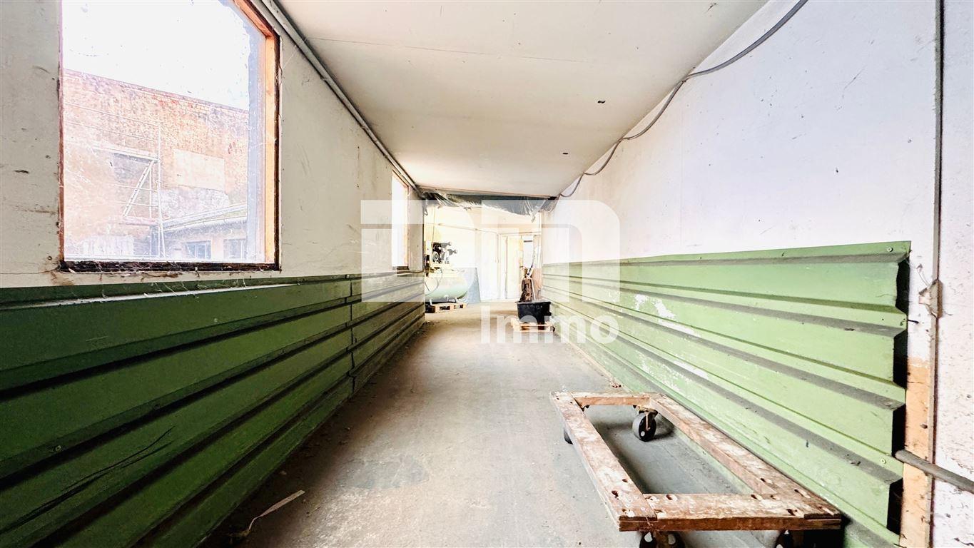 Schleuse zwischen Gebäude 3 und 4