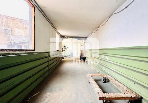 Schleuse zwischen Gebäude 3 und 4