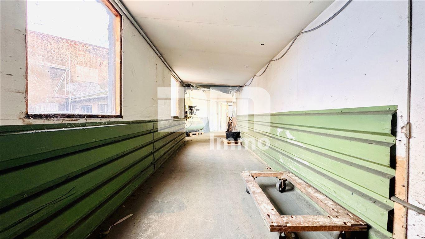 Schleuse zwischen Gebäude 3 und 4