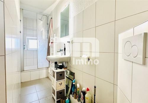 OG1 Wohnung / Bad Dusche / Handtuchwärmer